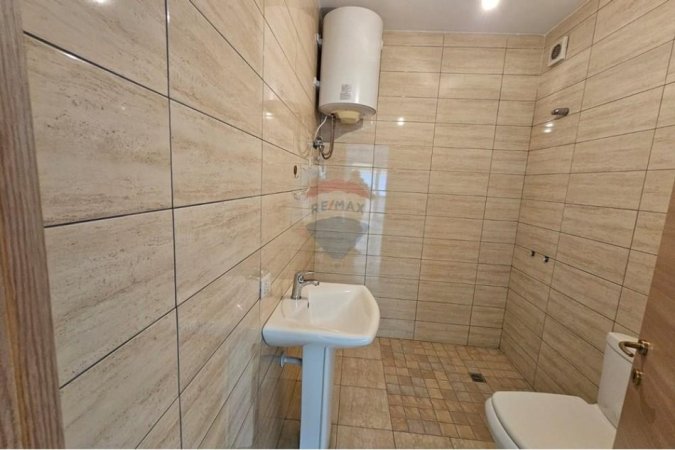 Tirane, jepet me qera ambjent biznesi Kati 2, 107 m² 1.000 € (atsh)