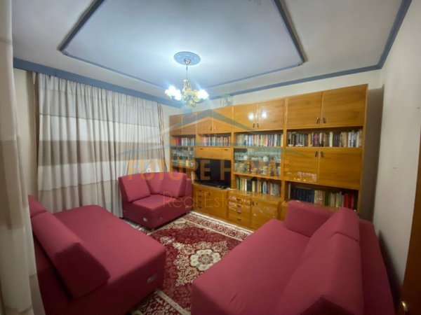 Tirane, jap me qera apartament 1+1+Ballkon Kati 3, 56 m² 500 € (PRANE SHKOLLES OSMAN MYDERIZI)