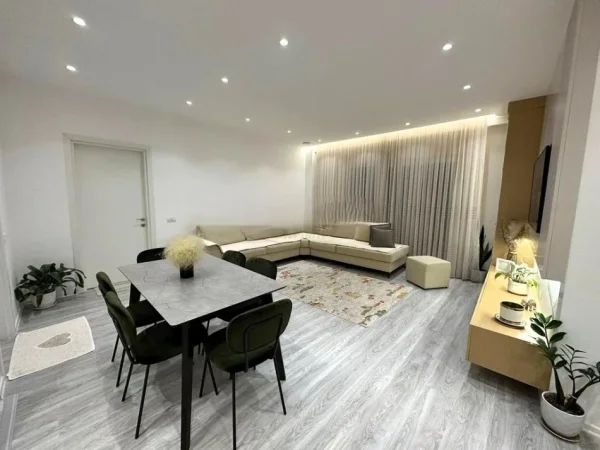 Tirane, jepet me qera apartament 1+1 Kati 1, 60 m² 700 € (bulevard zogu 1)
