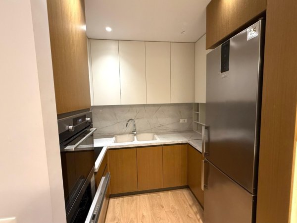Tirane, jepet me qera apartament 2+1 Kati 4, 105 m² 1.250 € (Liqeni Thate)