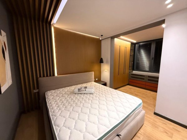 Tirane, jepet me qera apartament 2+1 Kati 4, 105 m² 1.250 € (Liqeni Thate)