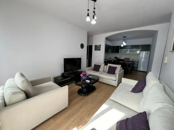 Tirane, jepet me qera apartament 2+1 Kati 3, 100 m² 850 € (Blloku)