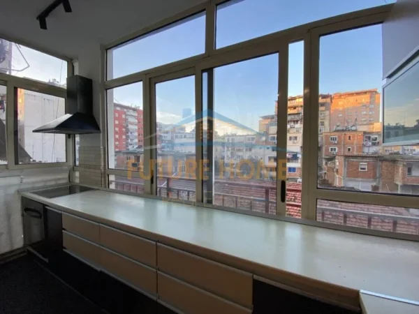 Tirane, jap me qera apartament 2+1+Ballkon Kati 2, 120 m² 950 € (RRUGA MARKO BOCARI)