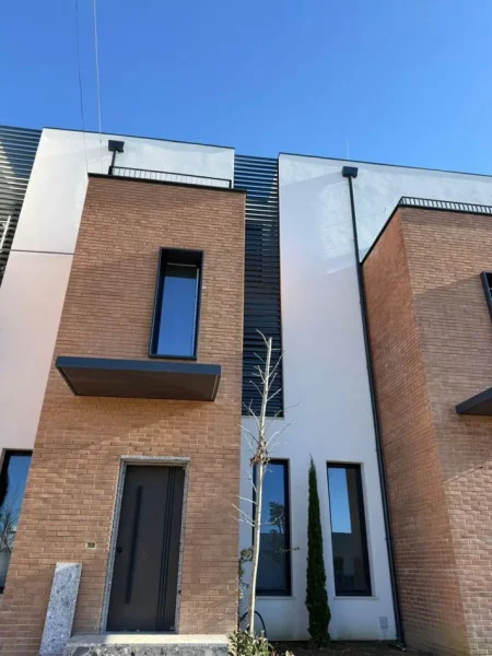 Tirane, shitet Vile 3 Katshe , 223 m² 657.739 € (pranë TEG)