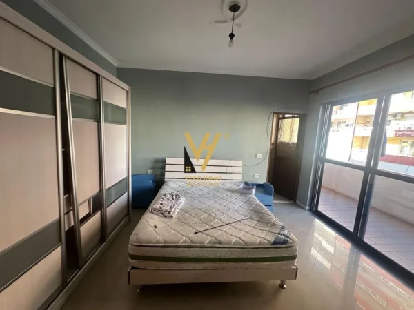 Tirane, jepet me qera ambjent biznesi Kati 2, 117 m² 700 € (ASTIR)