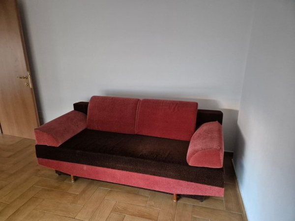 Tirane, jepet me qera apartament 2+1+Ballkon Kati 2, 90 m² 550 € (QENDER)