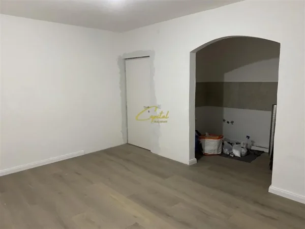 Tirane, shitet apartament 1+1 Kati 1, 62 m² 7.400.000 leke (KOMBINAT)
