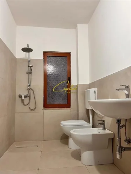 Tirane, shitet apartament 1+1 Kati 1, 62 m² 7.400.000 leke (KOMBINAT)