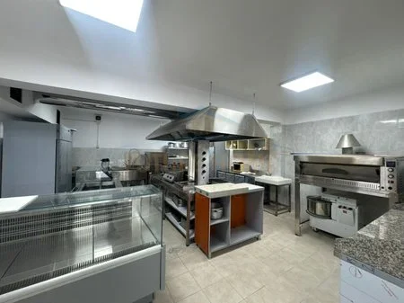 Tirane, jepet me qera ambjent biznesi Kati -1, 418 m² 2.900 € 