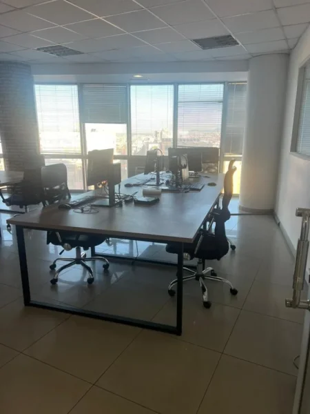 zyre me qira, Selvia