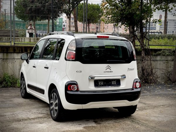 Tirane, shes makine Citroen C3 Picasso Nafte, e bardhë manuale Klima 162.000 km 4.700 €