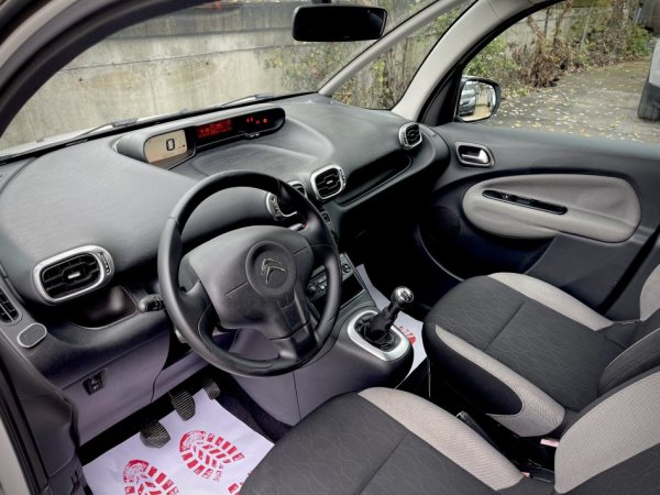 Tirane, shes makine Citroen C3 Picasso Nafte, e bardhë manuale Klima 162.000 km 4.700 €