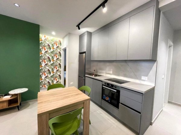 Tirane, jepet me qera apartament 2+1 Kati 2, 95 m² 750 € (don bosko)