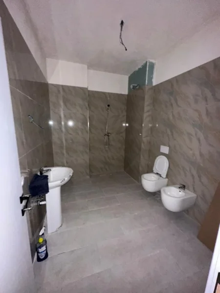 Tirane, jepet me qera apartament 1+1 Kati 4, 70 m² 350 € 