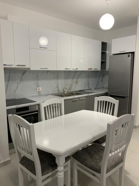 Tirane, jepet me qera apartament 2+1 Kati 7, 106 m² 700 € (Fiori Di Bosko)