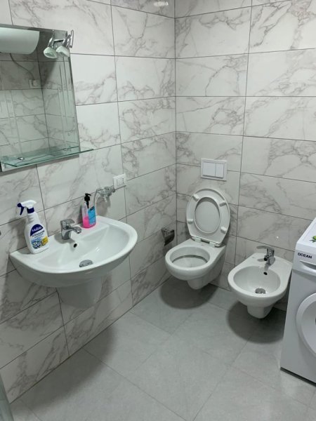 Tirane, jepet me qera apartament 2+1 Kati 7, 106 m² 700 € (Fiori Di Bosko)