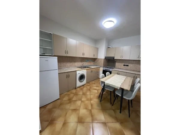 Tirane, jepet me qera apartament 1+1+Ballkon Kati 6, 65 m² 700 € 