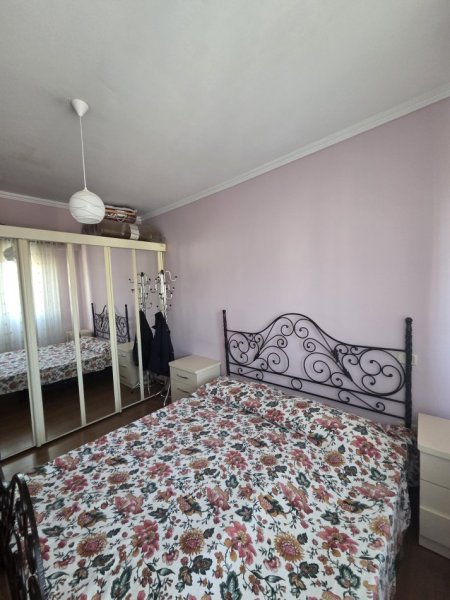 Tirane, jepet me qera 1+1 , 60 m² 550 €