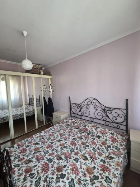 Tirane, jepet me qera 1+1 , 60 m² 550 €