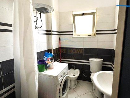 Tirane, jepet me qera apartament 1+1+Ballkon Kati 7, 60 m² 500 € (rruga Mine Peza)