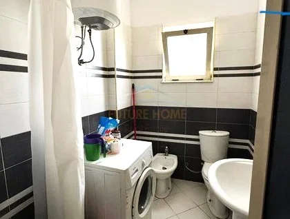 Tirane, jepet me qera apartament 1+1+Ballkon Kati 7, 60 m² 500 € (rruga Mine Peza)
