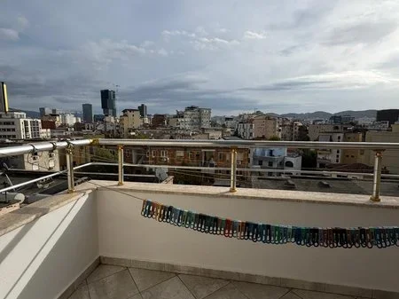 Tirane, jepet me qera apartament 1+1+Ballkon Kati 7, 60 m² 500 € (rruga Mine Peza)