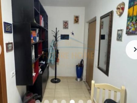 Tirane, jepet me qera apartament 1+1+Ballkon Kati 12, 65 m² 600 € (rruga e kavajes)