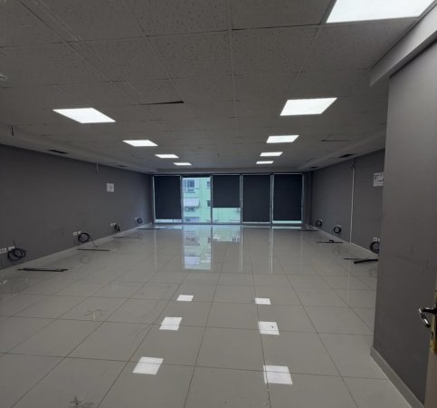 Tirane, jepet me qera zyre Kati 6, 210 m² 3.150 € 