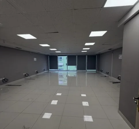 Tirane, jepet me qera zyre Kati 6, 210 m² 3.150 € 