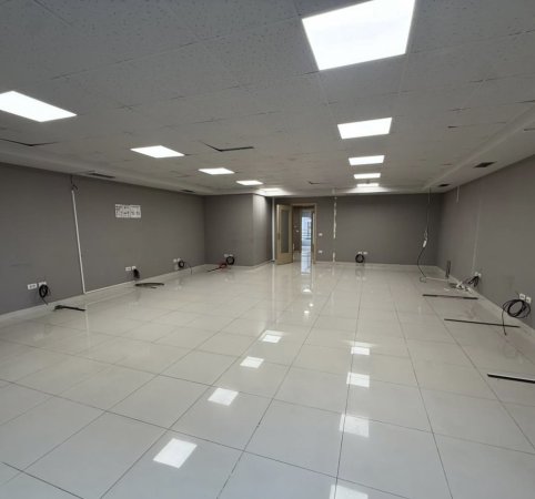 Tirane, jepet me qera zyre Kati 6, 210 m² 3.150 € 