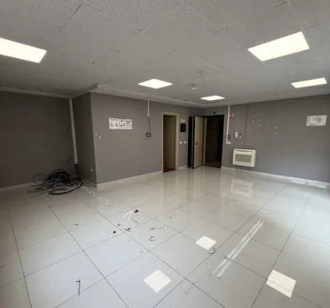 Tirane, jepet me qera zyre Kati 6, 210 m² 3.150 € 