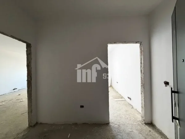 Tirane, shitet apartament 1+1+Ballkon Kati 12, 85 m² 230.000 € (TEK NSHARAKU, PRANE KOMPLEKSIT “DELIJORGJI”)