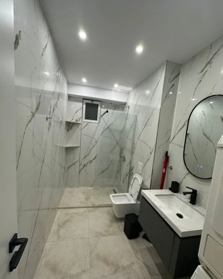 Tirane, jepet me qera apartament 1+1 Kati 1, 55 m² 700 € (zogu i zi)
