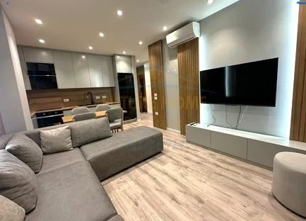 Tirane, jepet me qera apartament 1+1+Ballkon Kati 2, 60 m² 700 € (Shkolla e Kuqe)