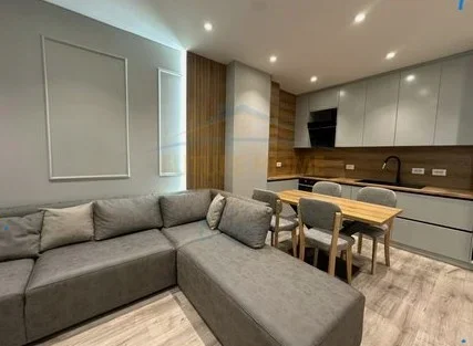 Tirane, jepet me qera apartament 1+1+Ballkon Kati 2, 60 m² 700 € (Shkolla e Kuqe)