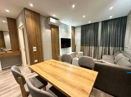 Tirane, jepet me qera apartament 1+1+Ballkon Kati 2, 60 m² 700 € (Shkolla e Kuqe)