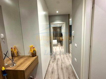 Tirane, jepet me qera apartament 1+1+Ballkon Kati 2, 60 m² 700 € (Shkolla e Kuqe)