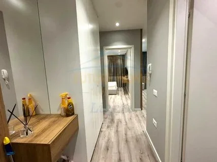Tirane, jepet me qera apartament 1+1+Ballkon Kati 2, 60 m² 700 € (Shkolla e Kuqe)