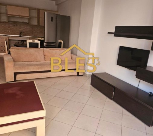 Shqiperi, jepet me qera apartament 1+1 Kati 4, 70 m² 400 € (Vasil Tromara)