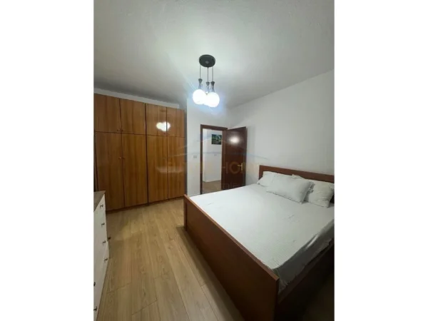 Tirane, jepet me qera apartament 2+1+Ballkon Kati 6, 100 m² 850 € 