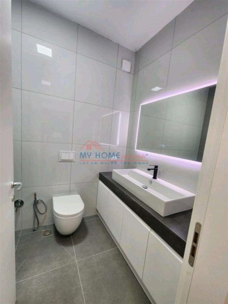 Tirane, jepet me qera apartament 2+1+Ballkon Kati 3, 115 m² 1.000 € (Rruga Shyqyri Brari)
