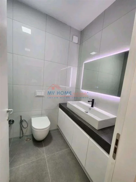 Tirane, jepet me qera apartament 2+1+Ballkon Kati 3, 115 m² 1.000 € (Rruga Shyqyri Brari)