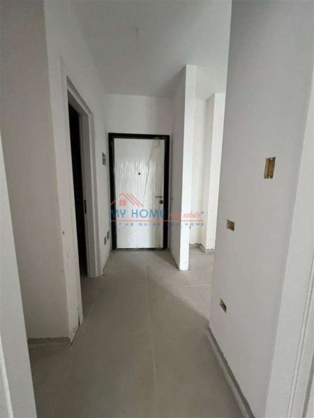 Tirane, shitet apartament 1+1+Ballkon Kati 3, 53 m² 66.500 € 