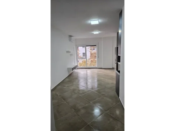 Tirane, jepet me qera 1+1 , 74 m² 450 € (5 Maji)