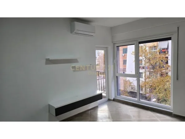 Tirane, jepet me qera 1+1 , 74 m² 450 € (5 Maji)