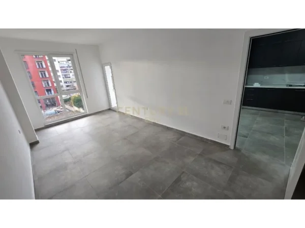 Tirane, jepet me qera apartament 1+1 Kati 3, 70 m² 450 € (5 Maji)