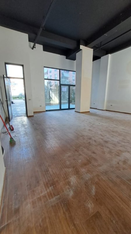 Tirane, jepet me qera ambjent biznesi Kati 0, 151 m² 1.501 € (Astir)
