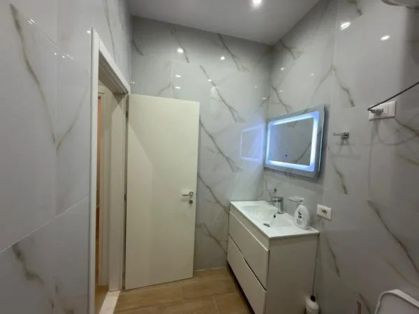 Tirane, jepet me qera apartament 1+1 Kati 2, 60 m² 500 € 