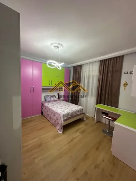 Durres, shitet apartament 3+1 Kati 7, 148 m² 200.000 € (MARKATA)