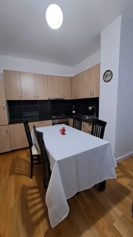 Tirane, jepet me qera apartament 2+1 , 83 m² 600 € (Astir)